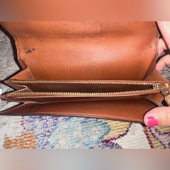 AUTHENTIC Louis Vuitton Brown Monogram Sarah wallet - Picture 4 of 9